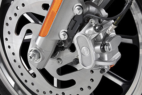 Sportster Super Low 1200 T / ABS serienmig:    Bei aller Freude am Fahren: Ihre Sicherheit zhlt! Daher verfgt Ihr Harley-Davidson Sportster serienmig ber ein leistungsstarkes Antiblockiersystem. Die ABS-Komponenten sind so dezent in das Design der Maschine integriert, dass sie gar nicht weiter auffallen. Was aber noch viel wichtiger ist: Sie knnen sich jederzeit auf die sichere Verzgerung Ihrer Harley verlassen.
