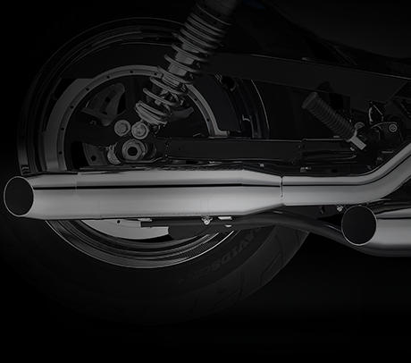 Sportster XL 1200 Custom / Neue Auspuffanlage:    Um noch besser zu sein, als es die knftigen, weltweiten Emissionsstandards fordern, haben wir eine neue Auspuffanlage entworfen. Sie sorgt nicht nur fr eine beraus beeindruckende Power sondern auch fr einen imposanten Sound, der Ihre Maschine unmissverstndlich als Harley-Davidson kennzeichnet. Natrlich entspricht auch das Design mit den uerst robusten Endschalldmpfern und klassischen Hitzeschilden exakt Ihren Vorstellungen von einem echten US-Bike. Der Katalysator und beheizbare O2-Sensoren stellen sicher, dass nicht nur die Umwelt sondern auch Ihr Fahrgefhl profitiert.
