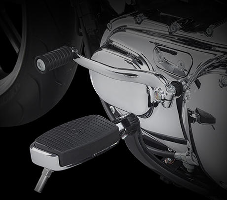 Sportster Super Low 1200 T / Mittig montierte Furastenanlage