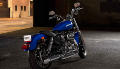 Sportster XL 883 SuperLow Modell 2017 in Superior Blue