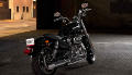 Sportster XL 883 SuperLow Modell 2017 in Vivid Black