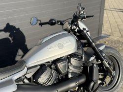 Neumaschine Sportster S