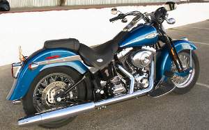 FLSTSCI Softail Springer Classic in rich sunglo blue