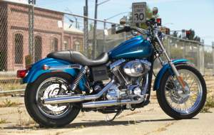 FXDCI Dyna Super Glide Custom 2005 in rich sunglo blue