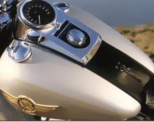 Tank und Tankkonsole im 15th-Anniversary-Design