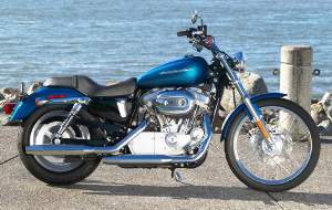 XL883C Sportster 883 Custom 2005 in rich sunglo blue