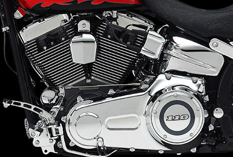 Screamin Eagle Softail Breakout / Twin Cam 110  die Innovation:    Starten Sie den Twin Cam 110, und Sie fhlen schon im Leerlauf die unbndige Kraft. Der kolossale Hubraum von 1.801 Kubikzentimetern liefert schier unbegrenzte Power mit Adrenalin-Kick in smtlichen Gngen und sorgt fr atemberaubenden Durchzug in allen sechs Gngen. Als hubraumstrkster V-Twin von Harley-Davidson entwickelt der Twin Cam 110 der CVO Softail Breakout ein immenses Drehmoment. Sechs Gnge. Ein starkes Triebwerk mit niedrigem Drehzahlniveau - besser geht es nicht.
