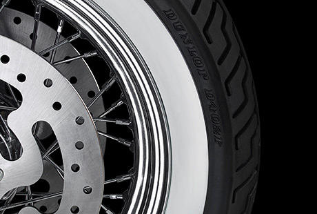 Road King Classic / Dunlop Multi-Tread Bereifung:    Dieser 180er Hinterreifen soll nicht nur Ihren Heckfender ausfllen  er hats in sich. Die hrtere Gummimischung in der Mitte der Laufflche brgt fr eine hohe Laufleistung, whrend die weichere Mischung an den Flanken in Kurven zuverlssig fr Grip sorgt. Der perfekte Reifen, um Meile fr Meile die Agilitt dieses Bikes unter Beweis zu stellen. Und das Lcheln, das Ihnen die Maschine in jeder Kurve ins Gesicht zaubert, hlt bis an Ihr Ziel an  garantiert!
