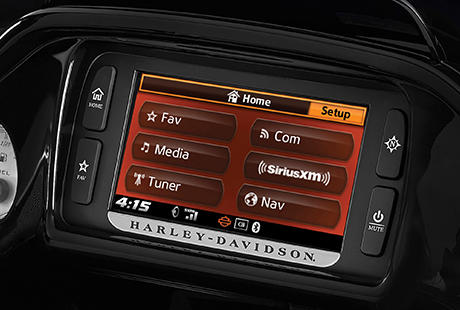 Road Glide Special / 6,5-Zoll-Farb-Touchscreen:    Der vollfarbige 6,5-Zoll-Touchscreen prsentiert Ihnen alle Informationen in Farbe, in Ihrem Blickfeld und grer denn je. Er punktet mit zeitgemen Grafiken, einstellbaren Farb-Themes sowie einer wahlweise automatischen oder manuellen Helligkeitsregelung. Das Design ist perfekt in die Verkleidung integriert. Mit zahlreichen neuen Funktionen hat Harley-Davidson die Bildschirmtechnologie auf die nchste Stufe gehoben. Vielleicht mehr, als Sie erwarten, aber genau das, was Sie verdienen.
