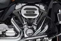 CVO Electra Glide Ultra Limited / Gewaltige 110 Kubikzoll mit einem berwltigendes Drehmoment von 156 Nm:    Starten Sie den Twin Cam 110 und spren Sie seine Kraft im unteren Drehzahlbereich. Die gewaltigen 110 Kubikzoll sorgen fr ein berwltigendes Drehmoment und ein Durchzugsvermgen mit Adrenalin-Kick in smtlichen Gngen. Der hubraumstrkste V-Twin von Harley-Davidson entwickelt Brenkfte. Dazu kommt ein starker Antriebsstrang mit Sechsganggetriebe  nie hat es sich besser angefhlt, eine Harley-Davidson zu fahren.
