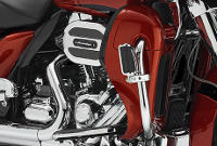 CVO Road Glide Ultra / Gewaltige 110 Kubikzoll mit einem berwltigendes Drehmoment von 156 Nm:    Starten Sie den Twin Cam 110 und spren Sie seine Kraft im unteren Drehzahlbereich. Die gewaltigen 110 Kubikzoll sorgen fr ein berwltigendes Drehmoment und ein Durchzugsvermgen mit Adrenalin-Kick in smtlichen Gngen. Der hubraumstrkste V-Twin von Harley-Davidson entwickelt Brenkfte. Dazu kommt ein starker Antriebsstrang mit Sechsganggetriebe  nie hat es sich besser angefhlt, eine Harley-Davidson zu fahren.
