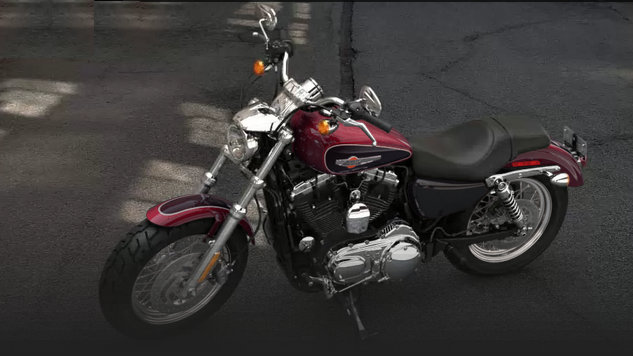 Sportster XL 1200 Custom 2015 in Mysterious Red Sungo / Blackened Cayenne Sunglo