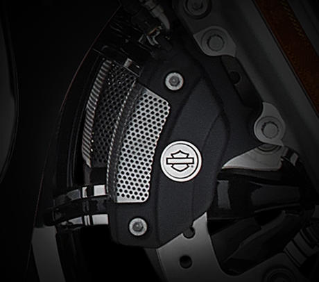 Ultra Limited Low / Brembo-Hochleistungsbremsen:    Brembo Hochleistungs-Doppelscheibenbremsen vorn sorgen fr ideal dosierbare Bremskraft, die Vertrauen schafft und Ihnen die perfekte Kontrolle ber das Bike gibt. Die Vierkolben-Bremssttel vorn und hinten verzgern jederzeit sicher und absolut standfest. Verlassen sie sich drauf
