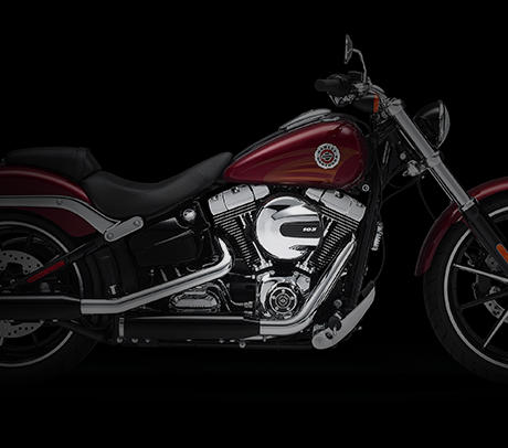 Softail Breakout / Flache, kraftvolle Silhouette:    Hochwertig bis ins Detail  die Breakout punktet mit exzellenten Features: Wir haben sie mit unserem Hang zum Perfektionismus konstruiert und sorgfltig aus erstklassigen Werkstoffen gefertigt  von der Lackierung ber die Verchromung und das treffsichere Design bis hin zum kraftvollen, mit Ausgleichswellen versehenen V-Twin. Wir haben jede Form und jedes Finish optimiert, um Ihnen eine Maschine zu bieten, die auf der Strae ihresgleichen sucht.
