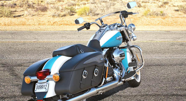 Road King Classic Modell 2016 in Crushed Ice Pearl & Frosted Teal Pearl Road King Classic Modell 2016 in Crushed Ice Pearl & Frosted Teal Pearl