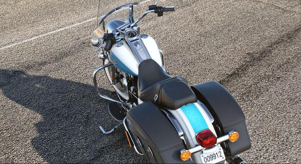 Road King Classic Modell 2016 in Crushed Ice Pearl & Frosted Teal Pearl Road King Classic Modell 2016 in Crushed Ice Pearl & Frosted Teal Pearl