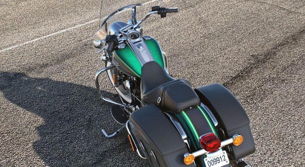 Road King Classic Modell 2016 in Deep Jade Pearl & Vivid Black Road King Classic Modell 2016 in Deep Jade Pearl & Vivid Black
