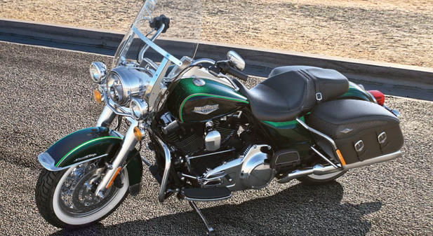 Road King Classic Modell 2016 in Deep Jade Pearl & Vivid Black Road King Classic Modell 2016 in Deep Jade Pearl & Vivid Black