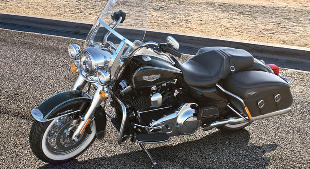 Road King Classic Modell 2016 in Vivid Black Road King Classic Modell 2016 in Vivid Black
