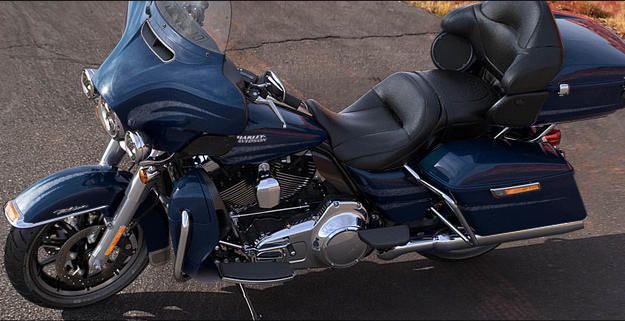 Electra Glide Ultra Classic Modell 2016 in Cosmic Blue Pearl