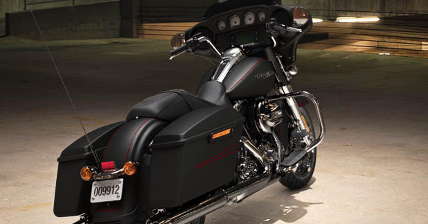 Street Glide Special Modell 2016 in Black Denim Street Glide Special Modell 2016 in Black Denim