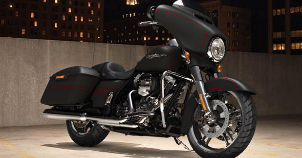 Street Glide Special Modell 2016 in Black Denim