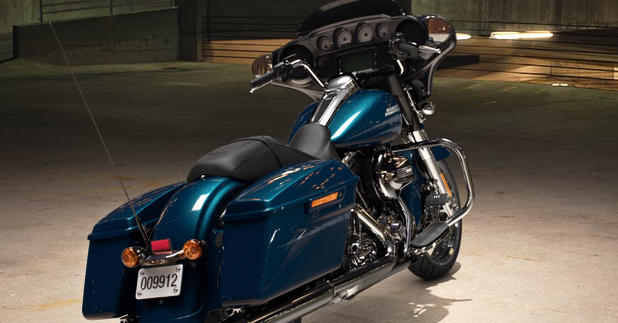 Street Glide Special Modell 2016 in Cosmic Blue Pearl Street Glide Special Modell 2016 in Cosmic Blue Pearl