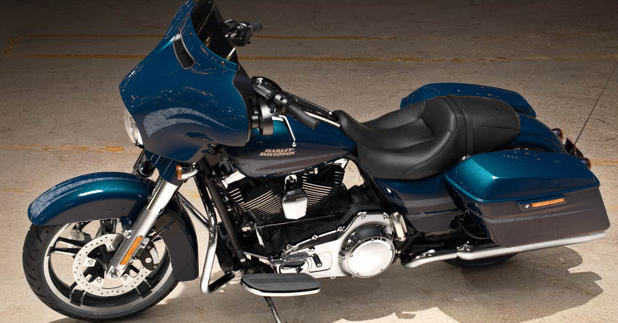 Street Glide Special Modell 2016 in Cosmic Blue Pearl