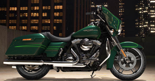 Street Glide Special Modell 2016 in Deep Jade Pearl Street Glide Special Modell 2016 in Deep Jade Pearl