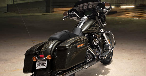 Street Glide Special Modell 2016 in Hard Candy Black Gold Flake Street Glide Special Modell 2016 in Hard Candy Black Gold Flake