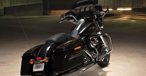 Street Glide Special Modell 2016 in Vivid Black Street Glide Special Modell 2016 in Vivid Black