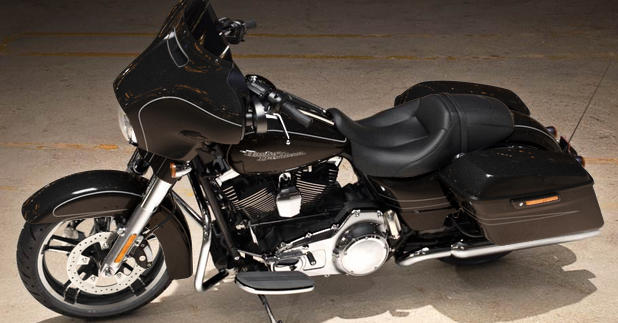 Street Glide Special Modell 2016 in Vivid Black