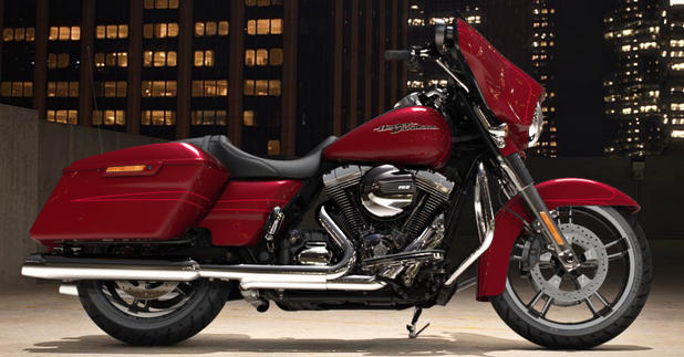 Street Glide Special Modell 2016 in Velocity Red Sunglo Street Glide Special Modell 2016 in Velocity Red Sunglo