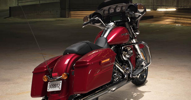 Street Glide Special Modell 2016 in Velocity Red Sunglo Street Glide Special Modell 2016 in Velocity Red Sunglo