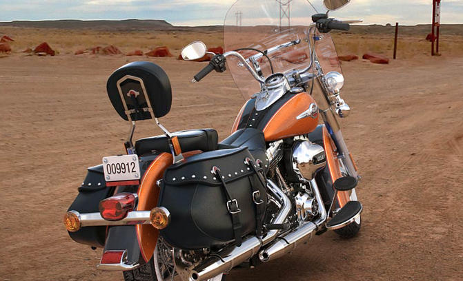 Softail Heritage Classic Modell 2016 in Amber Whiskey & Vivid Black Softail Heritage Classic Modell 2016 in Amber Whiskey & Vivid Black