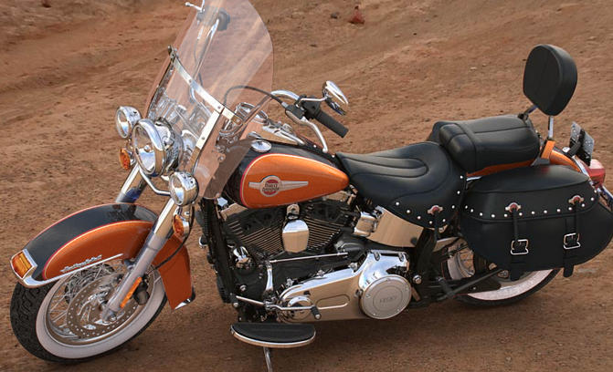 Softail Heritage Classic Modell 2016 in Amber Whiskey & Vivid Black