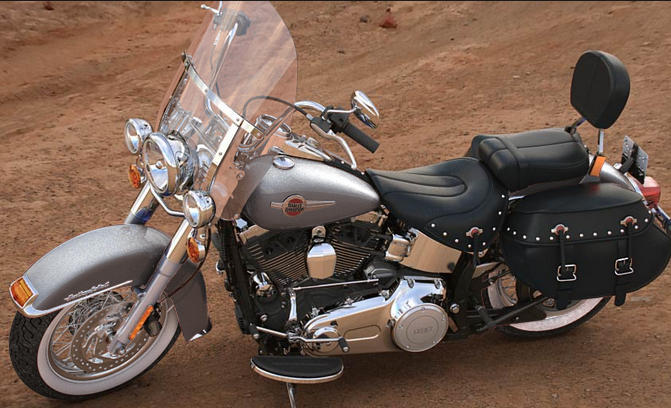 Softail Heritage Classic Modell 2016 in Billett Silver Softail Heritage Classic Modell 2016 in Billett Silver