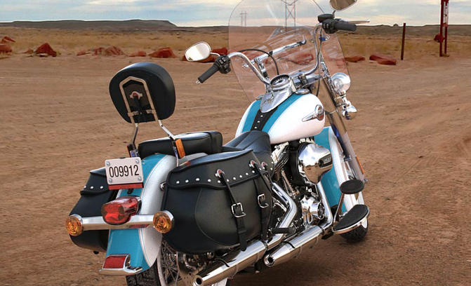 Softail Heritage Classic Modell 2016 in Crushed Ice Pearl & Frosted Teal Pearl Softail Heritage Classic Modell 2016 in Crushed Ice Pearl & Frosted Teal Pearl