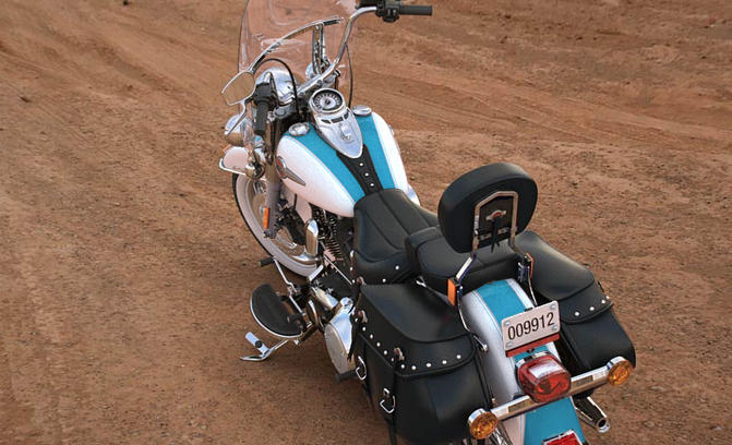 Softail Heritage Classic Modell 2016 in Crushed Ice Pearl & Frosted Teal Pearl Softail Heritage Classic Modell 2016 in Crushed Ice Pearl & Frosted Teal Pearl