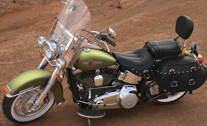 Softail Heritage Classic Modell 2016 in Olive Gold Softail Heritage Classic Modell 2016 in Olive Gold