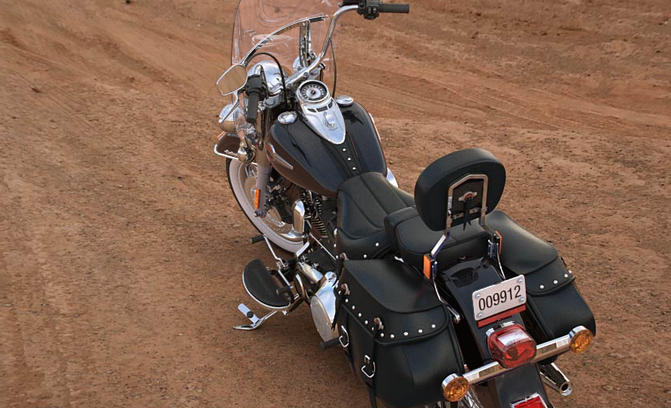 Softail Heritage Classic Modell 2016 in Vivid Black Softail Heritage Classic Modell 2016 in Vivid Black