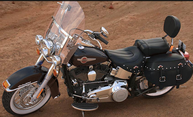 Softail Heritage Classic Modell 2016 in Vivid Black Softail Heritage Classic Modell 2016 in Vivid Black
