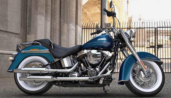 Softail Deluxe Modell 2016 in Cosmic Blue Pearl Softail Deluxe Modell 2016 in Cosmic Blue Pearl
