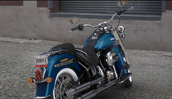 Softail Deluxe Modell 2016 in Cosmic Blue Pearl Softail Deluxe Modell 2016 in Cosmic Blue Pearl
