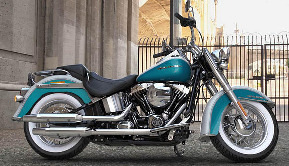 Softail Deluxe Modell 2016 in Crushed Ice Pearl & Frosted Teal Pearl Softail Deluxe Modell 2016 in Crushed Ice Pearl & Frosted Teal Pearl