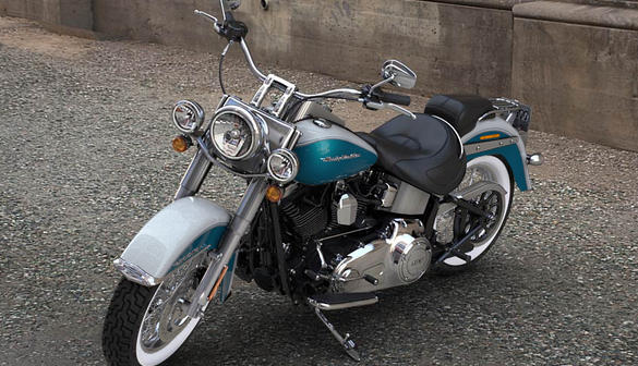 Softail Deluxe Modell 2016 in Crushed Ice Pearl & Frosted Teal Pearl 