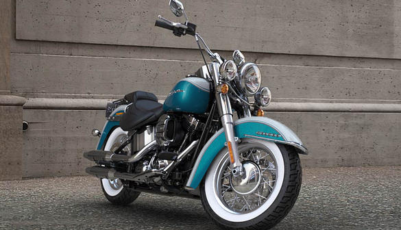 Softail Deluxe Modell 2016 in Crushed Ice Pearl & Frosted Teal Pearl 