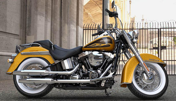 Softail Deluxe Modell 2016 in Hard Candy Gold Flake Softail Deluxe Modell 2016 in Hard Candy Gold Flake