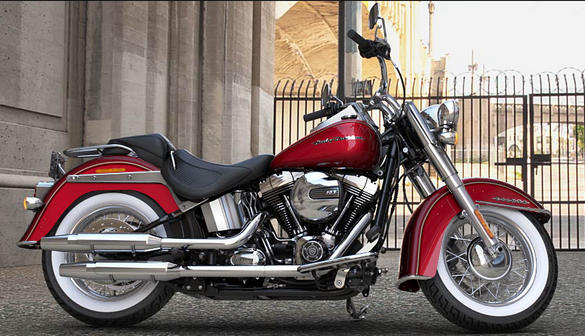 Softail Deluxe Modell 2016 in Mysterious Red Sunglo & Velocity Red Sunglo Softail Deluxe Modell 2016 in Mysterious Red Sunglo & Velocity Red Sunglo