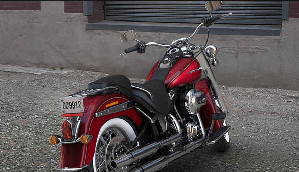 Softail Deluxe Modell 2016 in Mysterious Red Sunglo & Velocity Red Sunglo Softail Deluxe Modell 2016 in Mysterious Red Sunglo & Velocity Red Sunglo